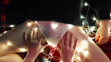 Cozy Christmas Eve fun for sweet Daisy | gentle lesbians