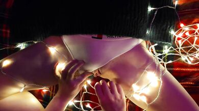 Cozy Christmas Eve fun for sweet Daisy | gentle lesbians