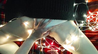 Cozy Christmas Eve fun for sweet Daisy | gentle lesbians