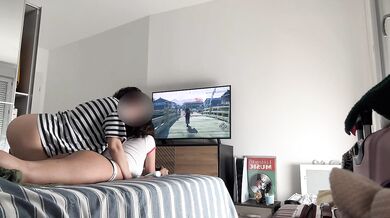 Fucking my girlfriend’s pussy while she’s gaming on her new ps5