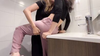 I want to touch my brother's wife in the bathroom of her house!!