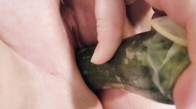 Fucking my tight pussy with zucchini