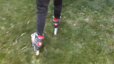 I jerked off my trainer's hairy pussy during a roller skating session - IkaSmokS