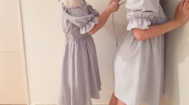 【レズビアン】お見送りのつもりが…玄関でそのまま潮吹きビッチャビチャ【素人】The lesbian who had sex in the front door.