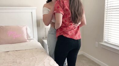 Convincing my girlfriend to go commando then going down on her after brunch - TEASER