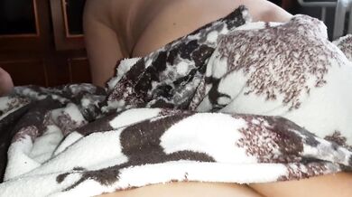 My shy girlfriend makes me orgasm under the covers - IkaSmokS