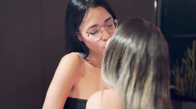 EX-UNIVERSITY STUDENTS! Friends confess to being in love to suck big tits and vaginas