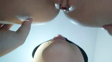Eat pussy, lick pussy, do the best cunnilingus, homemade lesbians