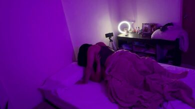 Roomies who couldn't rest end up rubbing against each other under the covers in the dark… and it becomes a silent game of pleasure