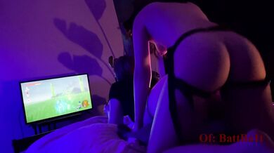 Lesbian Strap On Fuck While She Plays Video Games OF:Battba1t