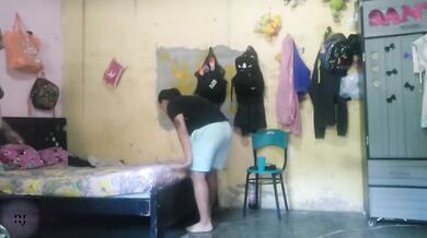 mi hermanastra en vez de limpiar la casa limpia mi vagina con su lengua parte 1