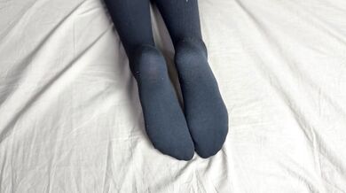 Solo girlfriend with rubber dick toy