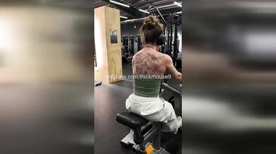 Gym Yoga Mishap: 18yo Hairy Pussy Explodes IG Live