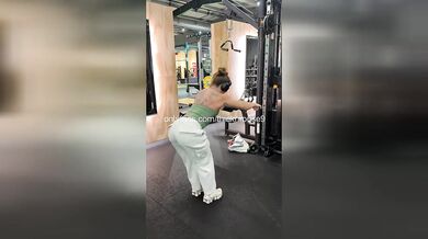 Gym Yoga Mishap: 18yo Hairy Pussy Explodes IG Live