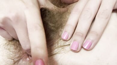 quick and wet orgasm hairy bush clit