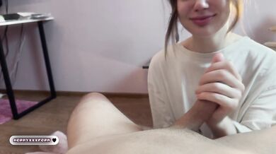 HOMEMADE BLOWJOB - Sweet girlfriend can't refuse a dick in her slobbery mouth