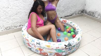 I masturbate my girlfriend's pussy in the backyard.