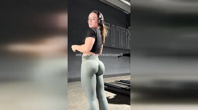 Sweaty Gym Thot Burpee: Pussy Flood Accident Live