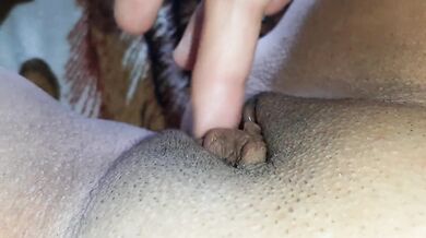 While my neighbor is busy playing Days Gone I masturbate and fuck my pussy - Lesbian_illusion