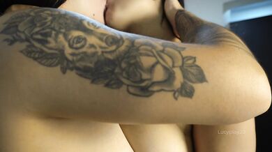 LESBIAN PASSIONATE KISSES
