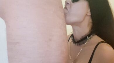 MILF with sunglasses gives a blowjob and gets a cumshot in her mouth