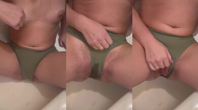 Pissing my panties