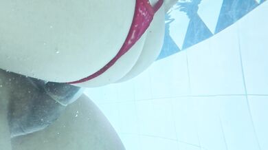 LE ENSEÑO A MI HIJASTRA NADAR Y TERMINAMOS FOLLANDO EN EL AGUA