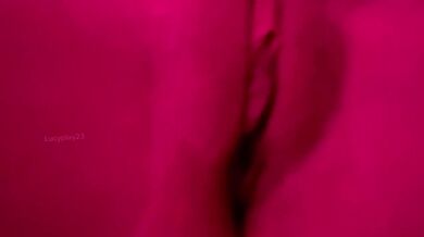 Ella inserts her fingers very rich, makes me moan with pleasure very rich