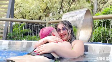 PUT YOUR FINGERS IN ME! I fucked her very richly in the shower
