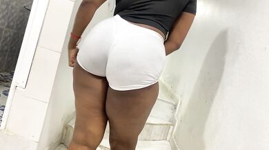 SU TRANSPARENCIA DEJA VER SUS HERMOSAS TANGAS