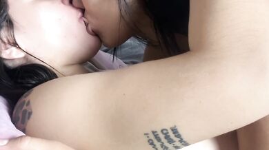 AFTER A PARTY LESBIANS END UP FUCKING