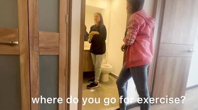 Mi friend leaves me alone at the hot aunt's house and we fuck in the bathroom