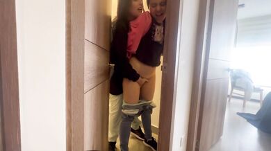 Mi friend leaves me alone at the hot aunt's house and we fuck in the bathroom