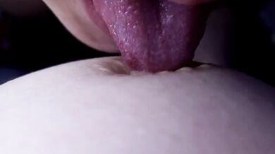 BITTING, LICKING AND TOUCHING MY GIRL'S NIPPLES // SHE MOANS IN PLEASURE AND GETTING A NIPPER ORGASM