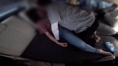 不倫男の虜になってしまった人妻は車の中で昼間からSEXする