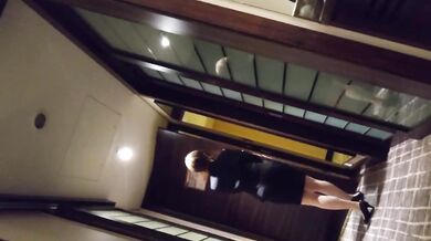 フェラ好き変態熟女の仁王立ち濃厚イラマチオ