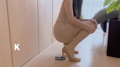 A perverted mature woman with no underwear and no bra urinated after dildo masturbation and played w