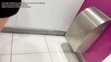 STRANGER CHALLENGE - I ask a stranger to fuck me in the toilets of the Paris airport