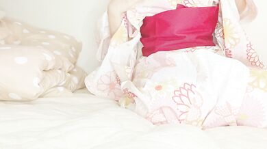Masturbating with a dildo in a yukata I'm cunnilingus by the toy and I'm cumming
