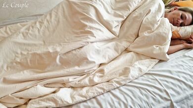Husband wakes up his wife in the morning and starts to fuck her warm and slippery pussy - CUMSHOT