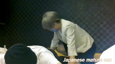 不倫カップル　癒しマッサージの後で嫌らしく虐めてあげる
