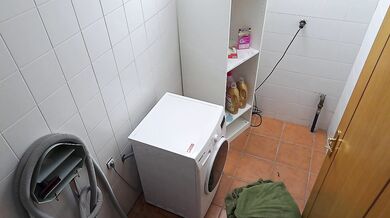 Horny Married Mom Fucks the Handyman on The Laundry Machine