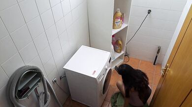 Horny Married Mom Fucks the Handyman on The Laundry Machine