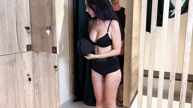 Public fuck and blowjob with a stranger who jerked off in the women's locker room at the gym
