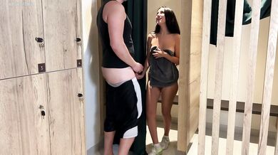 Public fuck and blowjob with a stranger who jerked off in the women's locker room at the gym