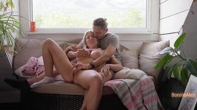 Afternoon reset - amateur couple masturbating together