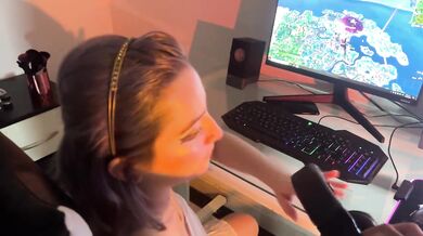 MY BEST FRIEND ASKS ME TO TEACH HER HOW TO PLAY BUT WITH ONE CONDITION