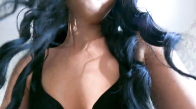 Aunt Megan in leather leggings wants to fuck