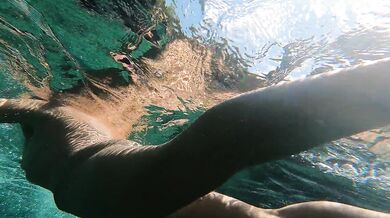 Risky Fucked swim girl underwater Public Anal and pussy fuck on the beach JessiJek