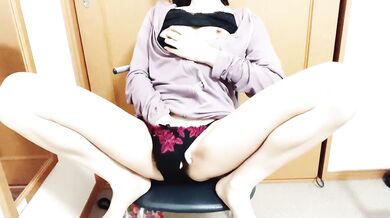 Personal shooting] Perverted nasty married woman who can't stand horny while playing erotic games an